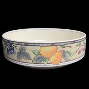 Mikasa Intaglio Garden Harvest 8 3/8” Round Vegetable Bowl in EUC